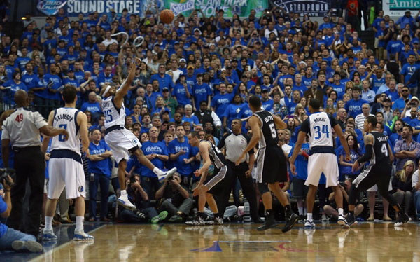 爱游戏体育链接-关于西亚卡姆三分再绝杀，猛龙险胜小牛取得连胜的信息