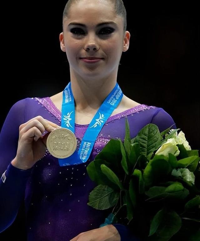 体操女子全能决赛,美国选手称霸(直击女子体操个人全能决赛美国选手) 体操女子全能决赛,美国选手称霸(直击女子体操个人全能决赛美国选手)