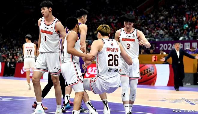 包含广东队爆发神级表现，CBA季后赛被彻底压制，团战的词条