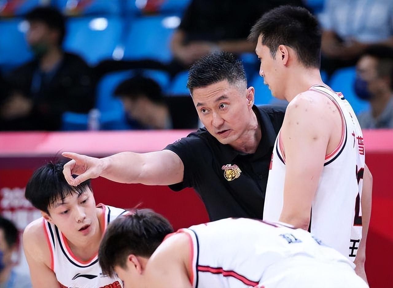 包含广东队成为本场最大亮点，CBA季后赛瞬间破防，高光操作的词条