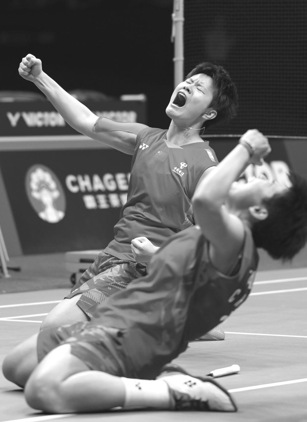 中国羽毛球选手斩获冠军，技艺高超惊艳全场