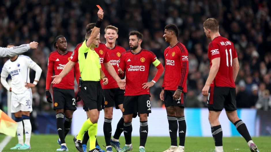 爱游戏体育平台-关于曼联镇守主场！英格兰足球联赛热点关注！的信息