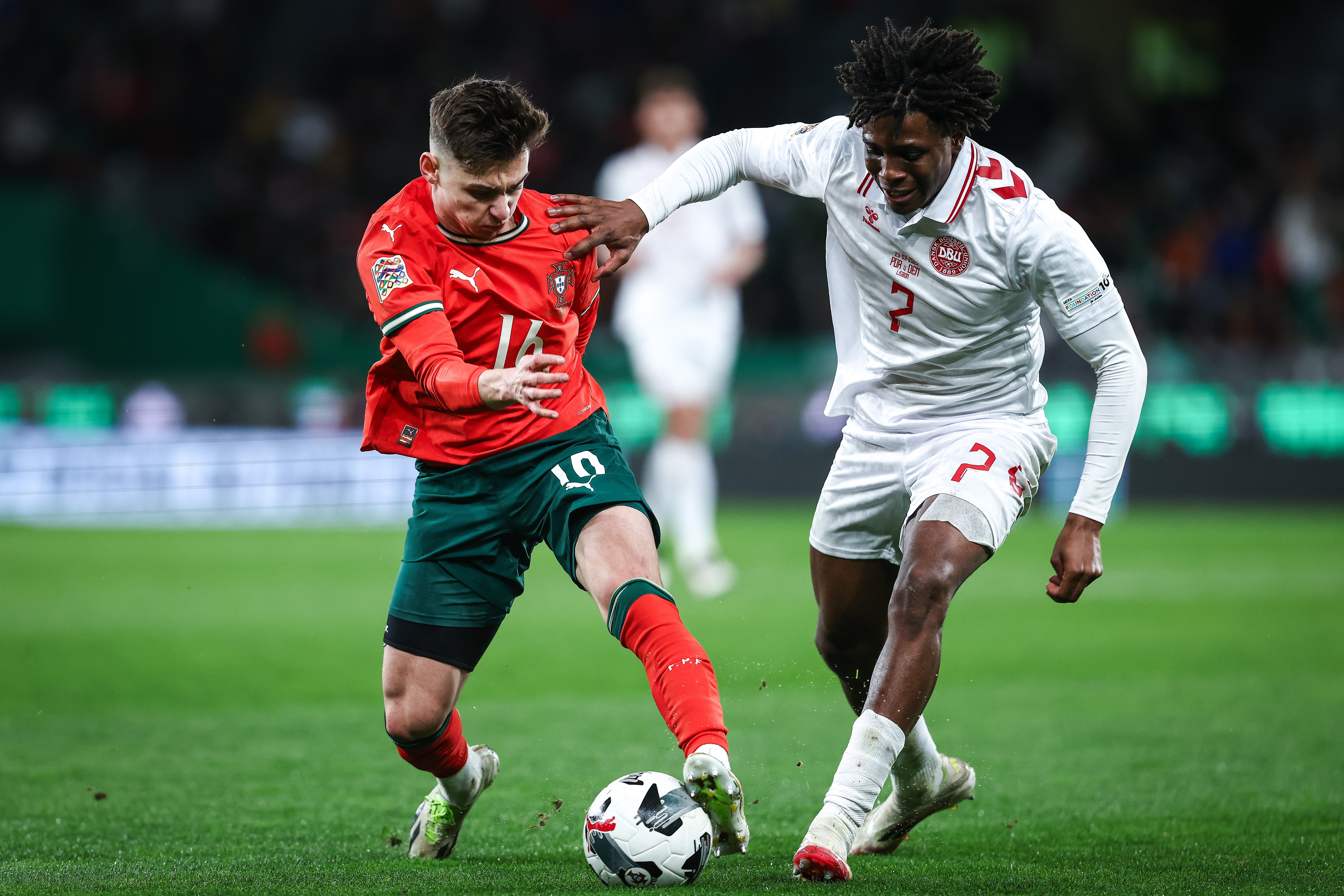 爱游戏官方入口-欧国联比赛中球队间的激烈竞争