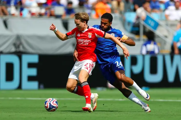 包含国内豪门球队交锋,赛场上燃情激烈的词条 包含国内豪门球队交锋,赛场上燃情激烈的词条