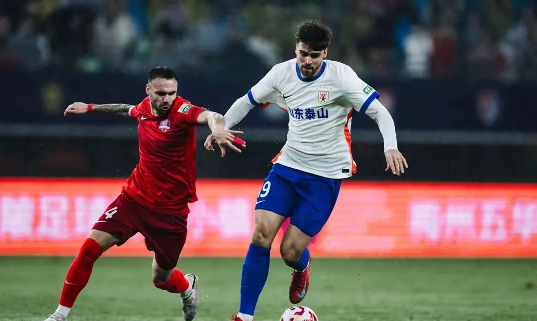 吉翔三连击,助力山东鲁能客场取胜 吉翔三连击,助力山东鲁能客场取胜