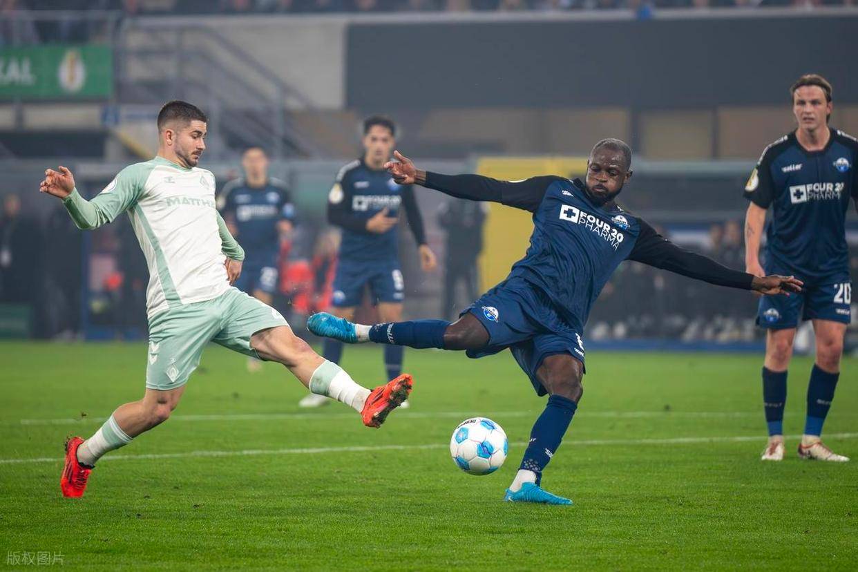 关于帕德博恩遭遇疲劳期，球队表现低迷的信息