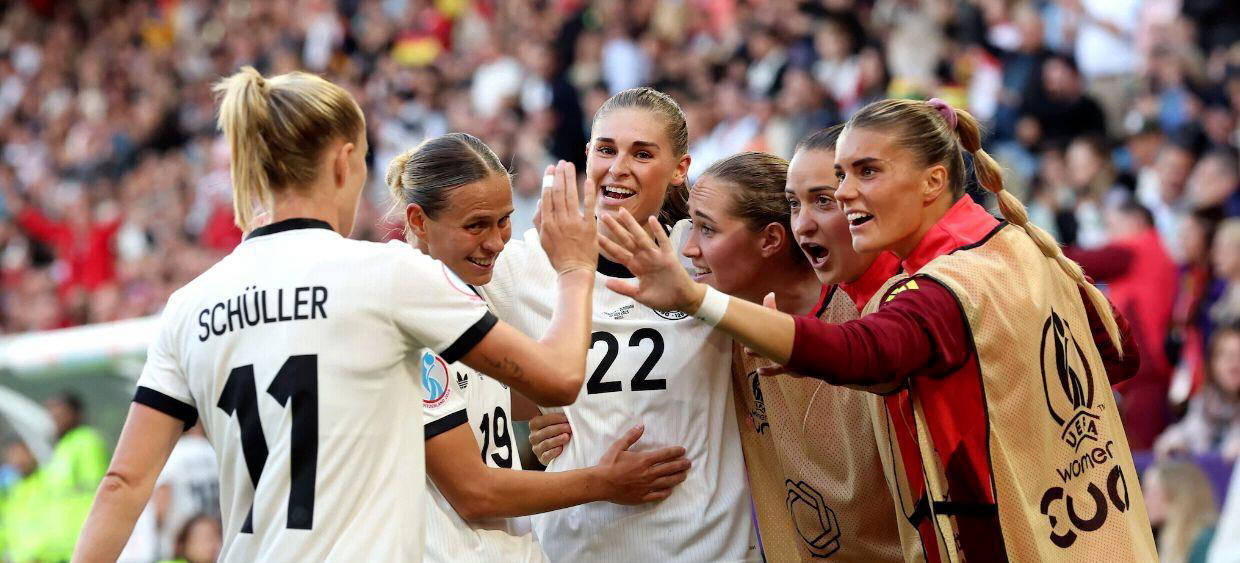 德国女足联赛第一轮比赛圆满结束