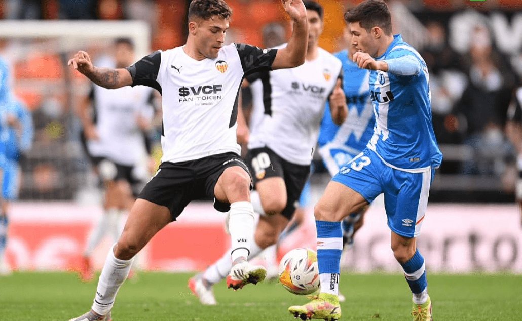 瓦伦西亚客场大胜，居中游积分榜的简单介绍