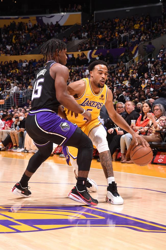 爱游戏体育网站-马赛队在对手主场苦战，遗憾失利