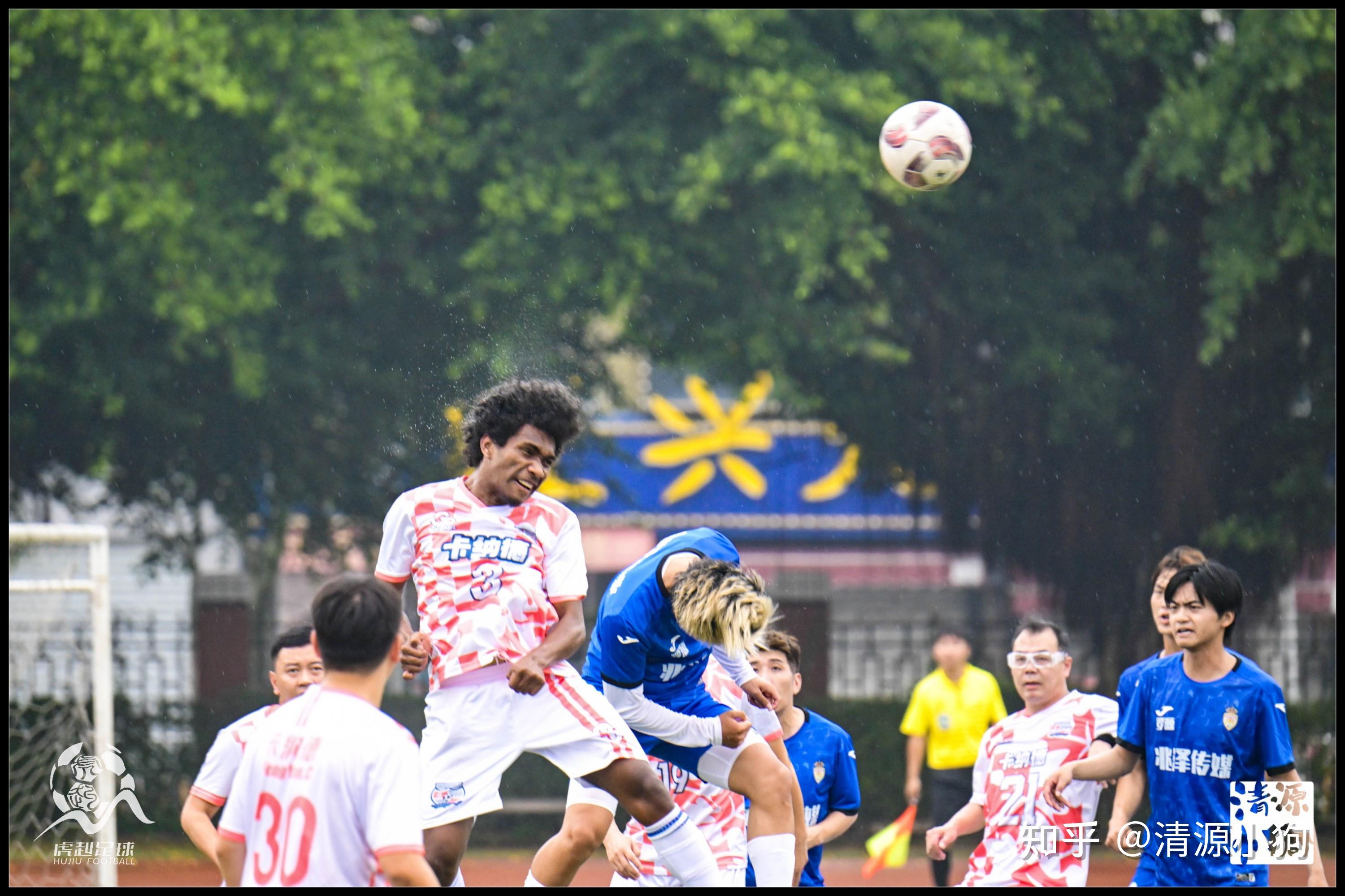 爱游戏体育平台-比赛中球队踢出高难度配合，掀起观赏热潮