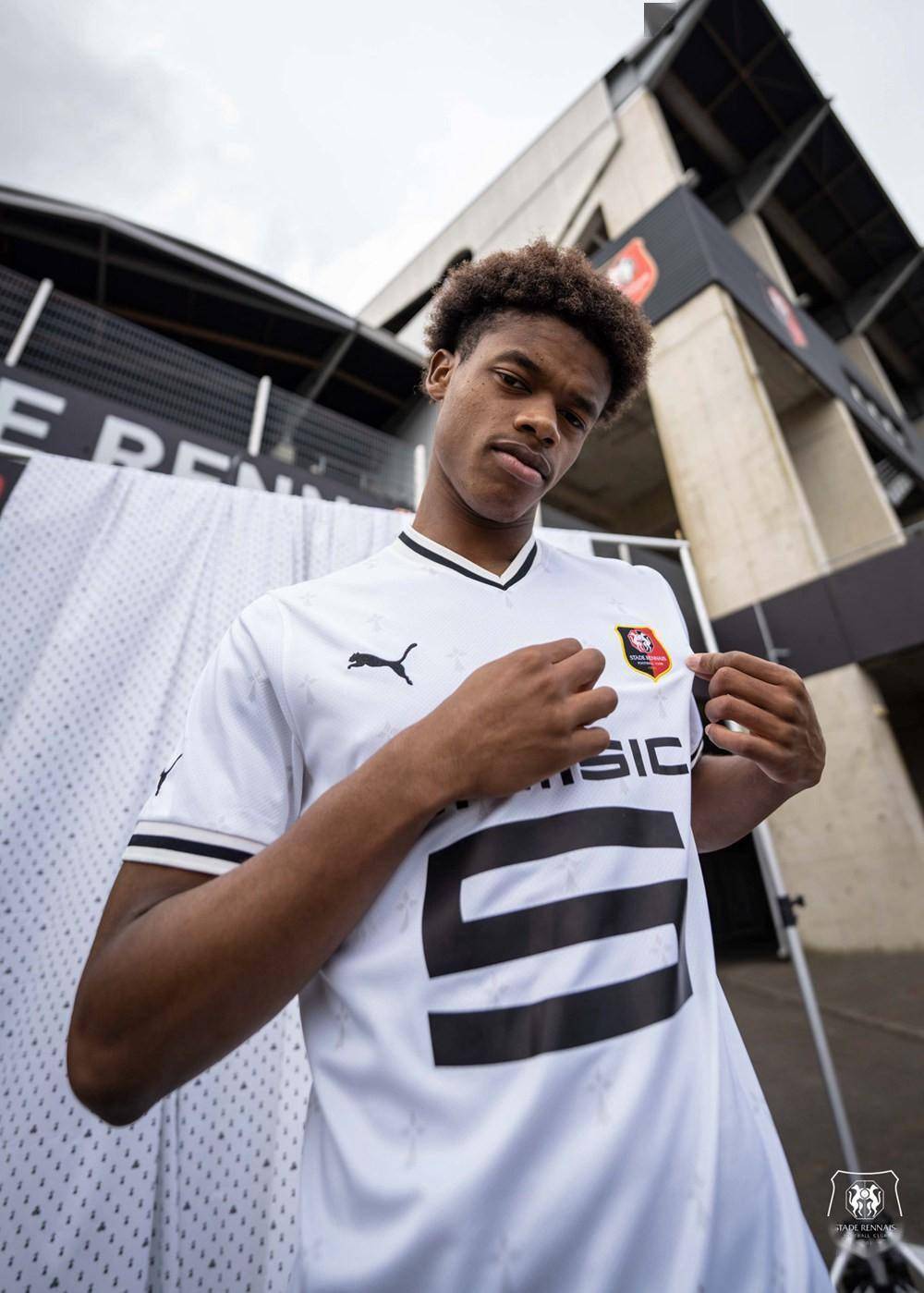 雷恩客场逼平圣埃蒂安，保持不败纪录的简单介绍