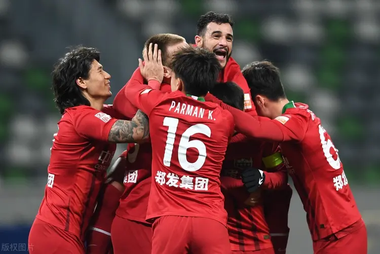 大连人杀入前四,惊险战胜广州城的简单介绍 大连人杀入前四,惊险战胜广州城的简单介绍