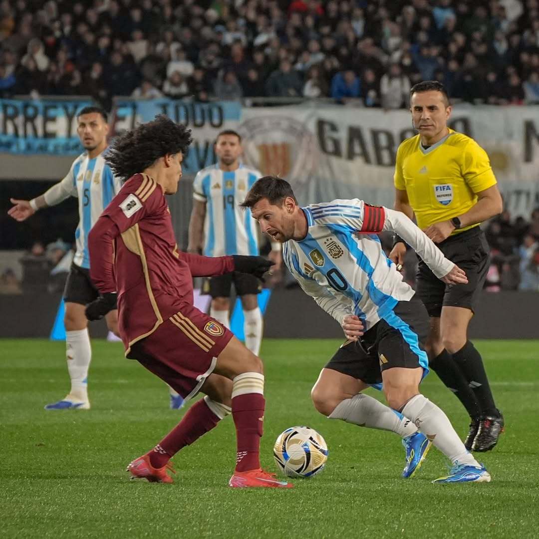 关于巴塞罗那遭遇三连败,梅西愤怒发声指责队友表现不佳的信息 关于巴塞罗那遭遇三连败,梅西愤怒发声指责队友表现不佳的信息