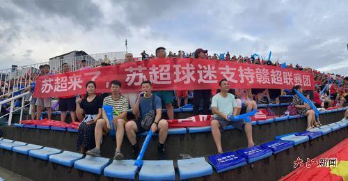 包含热门球赛意外的结果引发球迷热烈讨论的词条