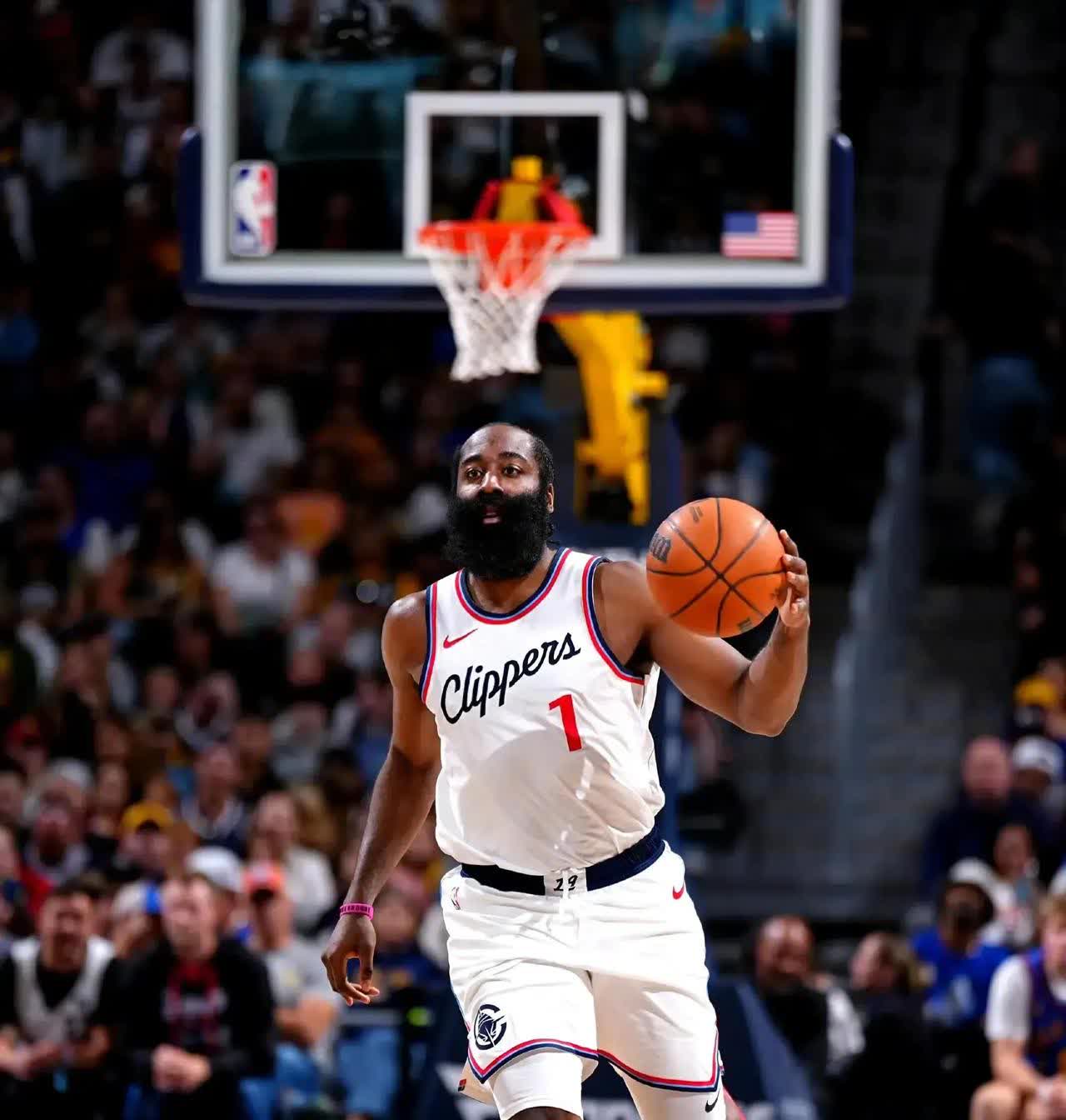 快船横扫活塞,哈雷尔24分11篮板 快船横扫活塞,哈雷尔24分11篮板