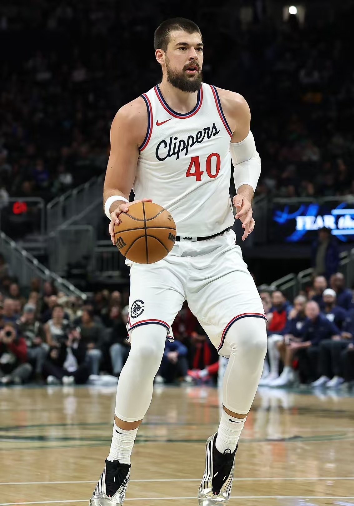 爱游戏中国官网-关于快船力克小牛，登顶西部排名的信息