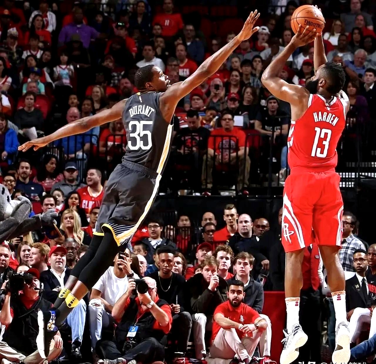 火箭击败快船,保持领先地位 火箭击败快船,保持领先地位