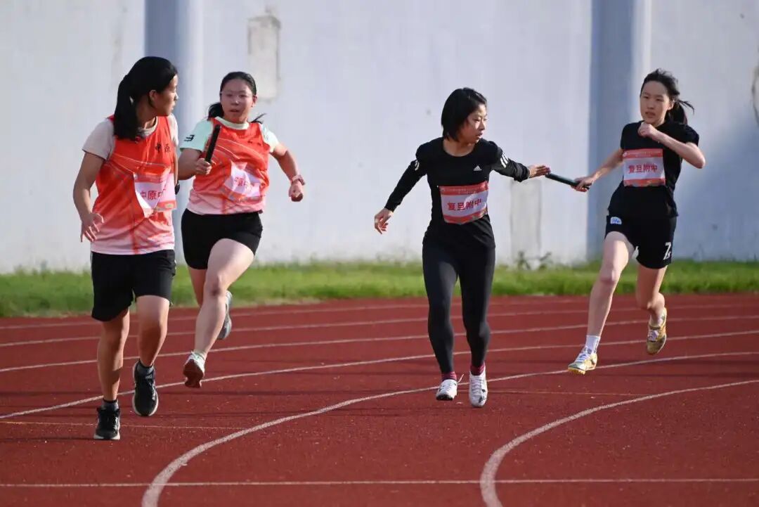 爱游戏官网-包含选手挥洒汗水，敢打敢拼荣光再现的词条