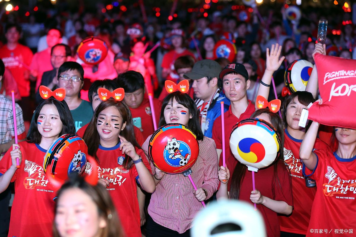 激情足球盛宴吸引数万球迷前来观赛