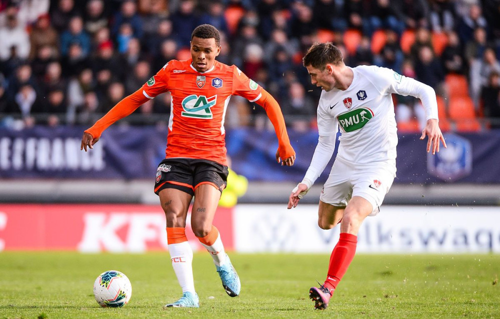 爱游戏体育官网-里昂遭遇尼姆逼平，难分胜负