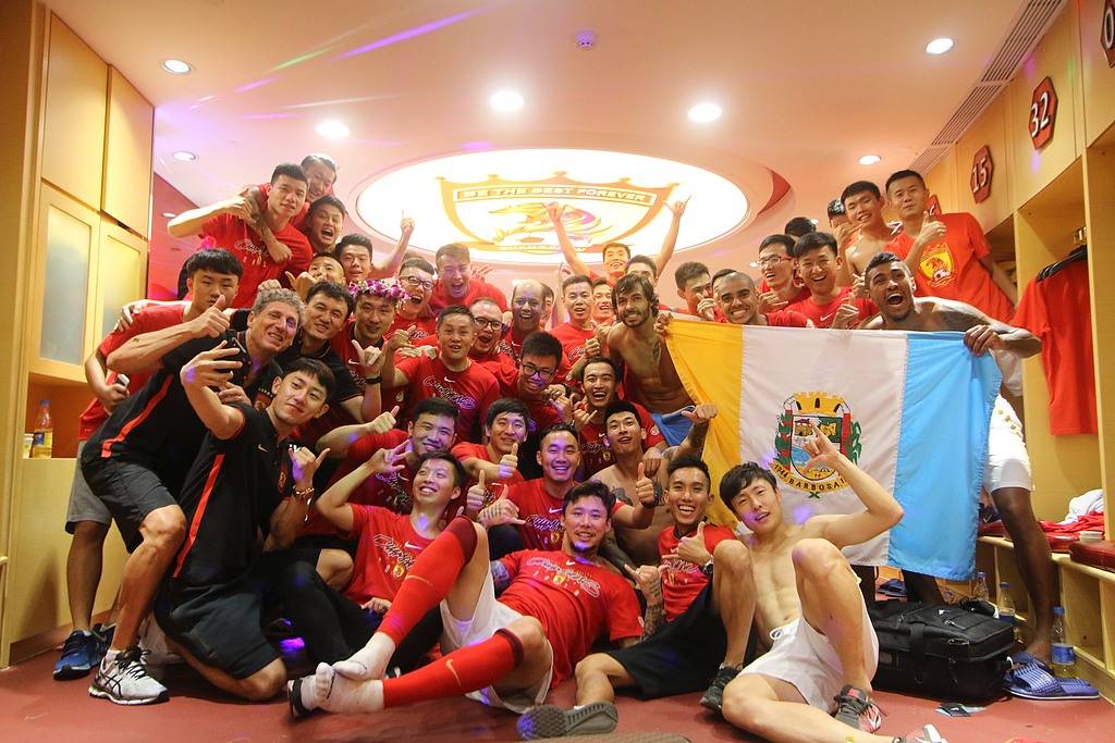 爱游戏体育链接-精彩绝伦！亚冠大战引发球迷狂欢