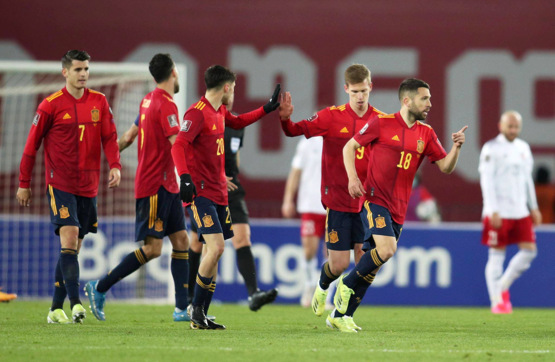 爱游戏官方入口-包含欧洲国家杯预选赛：黎巴嫩队士气高涨，力争冲击八强的词条