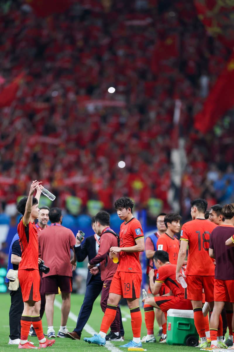 爱游戏体育链接-中国足球队斩获一场宝贵胜利