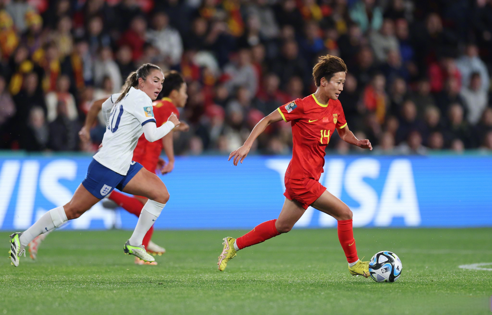 中国女足在世界足球大赛中表现出色